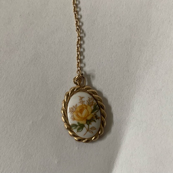 New vintage floral pendant necklace - Picture 2 of 4